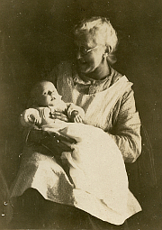 1923: Elizabeth Adda Robinson with her Grandmother, Julia Miller Robinson