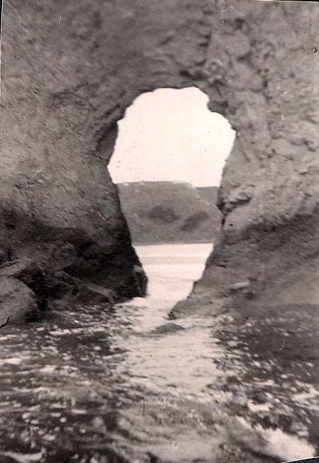Cave on north side of Big Rock to Mystery Beach
