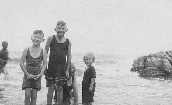Jim, Hal, Mary, and Elizabeth in Peitaiho, circa 1928